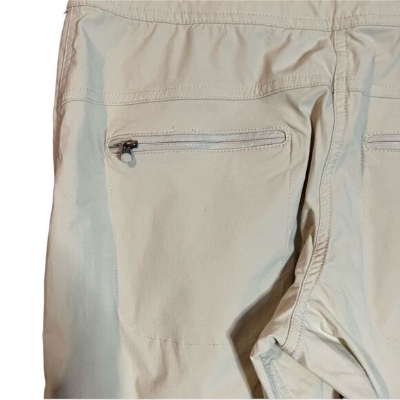 L.L.Bean light cream capri pants. - Picture 8 of 11